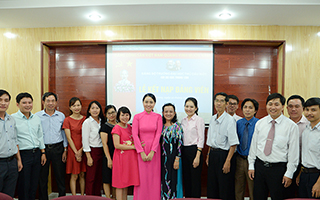 Bốn CB-GV trẻ vinh dự đứng vào hàng ngũ Đảng Cộng sản Việt Nam